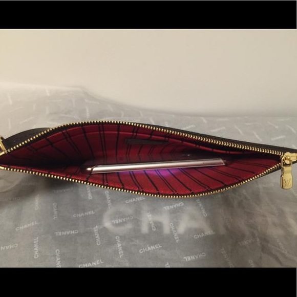 Louis Vuitton (Free Dior Lip Glow) - Picture 3 of 16